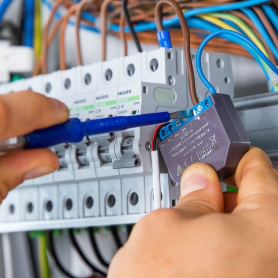 Shelly EM - Medidor de consumo y control de contactor WIFI